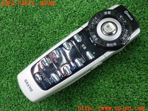 3UPJ=26400571]エスクァイア ハイブリッド(ZWR80G)SANYO サンヨー Gorilla ゴリラ カーナビリモコン① NVP-RHD830DT 中古_m0