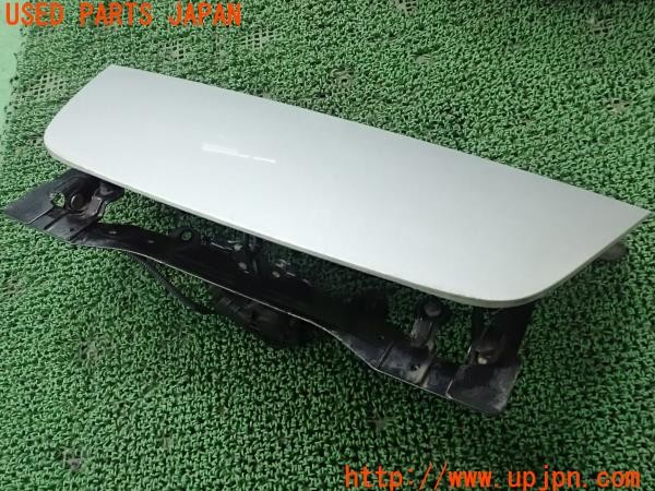3UPJ=26420012]NISSAN 日産 リーフ(ZE1)純正 充電ポートリッド 給電口蓋 カバー 中古_m1
