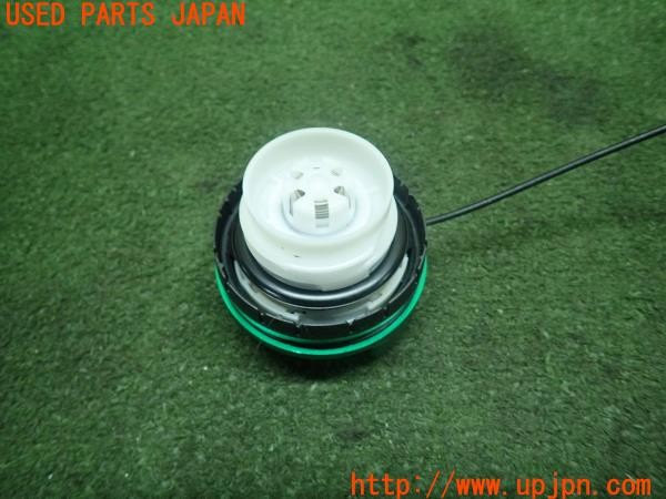 3UPJ=26470120]CX-5(KF2P)純正 燃料タンクキャップ フューエルキャップカバー付き 中古_m2
