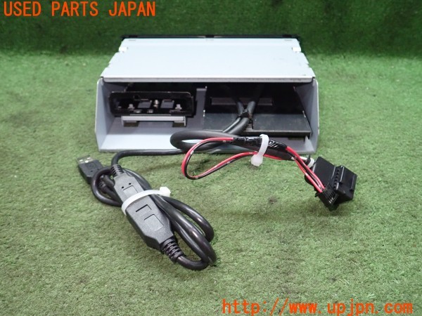 3UPJ=26540549]アウディ TT クーペ (8JCDA)純正 Clarion クラリオン J0AAE2D01 ナビ拡張パネル RCA端子 USBポート ETCブラケット 中古_m2