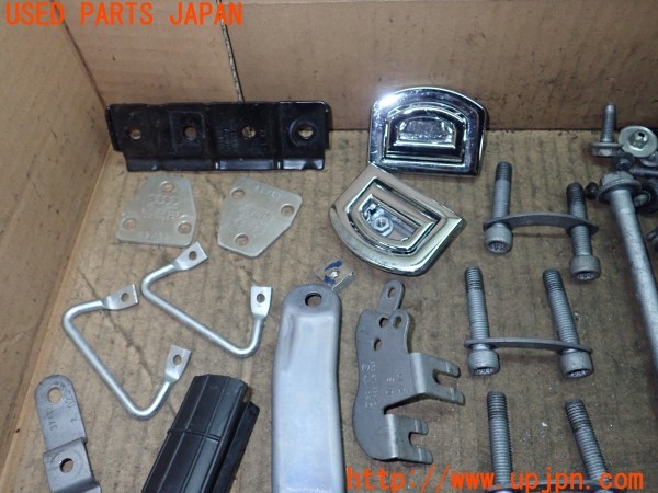 3UPJ=26540720]アウディ TT クーペ (8JCDA)ネジ・ナット・ステー類 セット ジャンク_m1