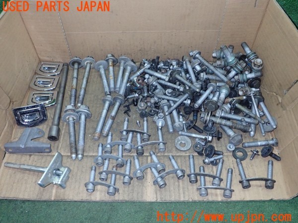 3UPJ=26580720]ポルシェ カイエンＧＴＳ(9PAM4801G 957型)ネジ・ナット・ステー類 セット ジャンク_m0