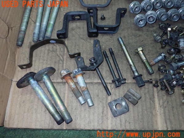 3UPJ=26650720]ハイエースワゴン(LH100G)ネジ・ナット・ステー類 セット ジャンク_m2