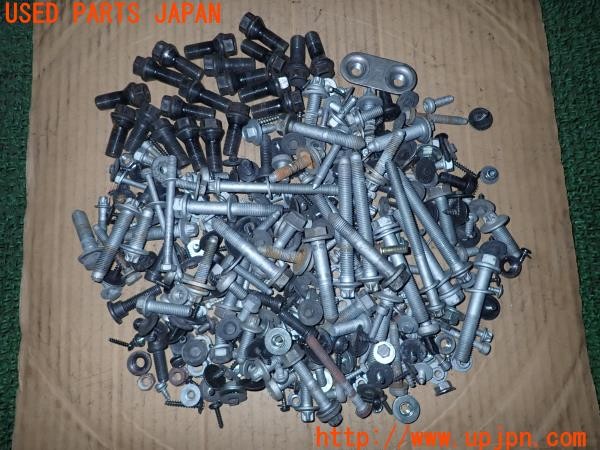 3UPJ=26900720]BMW ミニ(MINI)クーパーD クラブマン(LR20 F54)ネジ・ナット・ステー類 ジャンク_m0