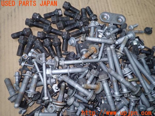 3UPJ=26900720]BMW ミニ(MINI)クーパーD クラブマン(LR20 F54)ネジ・ナット・ステー類 ジャンク_m1