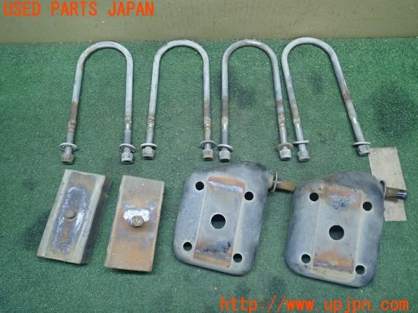 3UPJ=26940417]キャラバン コーチ(AEGE24)社外 リアダウンブロック U字ボルト付き 中古_m0