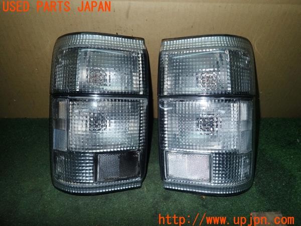 3UPJ=26950033]ハイラックスサーフ(LN130G)TYC 11-3205 11-3206 テールランプ② 中古_m0