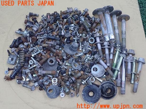 3UPJ=27010720]ハイエースバン200系(KDH206V 3型)ネジ・ナット・ステー類 ジャンク_m0