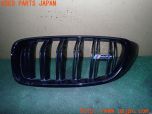 3UPJ=27130047]BMW M4(3C30 F82)純正 8068583 左フロントグリル キドニーグリル 中古_s0
