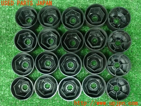 3UPJ=27190001]VW ゴルフ ｅＴＳＩ アクティブ(CDDLA CD1系)純正 ホイールボルトキャップ カバー 20個 3C0 601 173 中古_m1