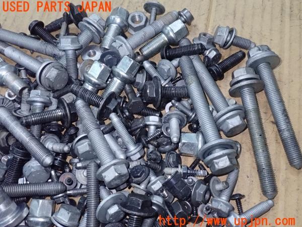 3UPJ=27190720]VW ゴルフ ｅＴＳＩ アクティブ(CDDLA CD1系)ネジ・ナット・ステー類 ジャンク_m2