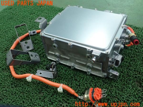 3UPJ=27220581]アウトランダーPHEV(GG2W)前期 純正 W005T70171 DC/DCコンバーター 中古_m2