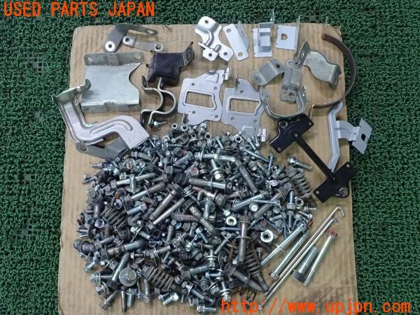 3UPJ=27220720]アウトランダーPHEV(GG2W)前期 ネジ・ナット・ステー類 ジャンク_m0