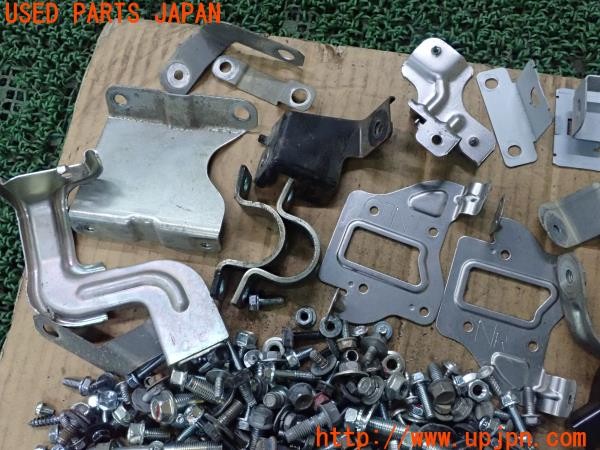 3UPJ=27220720]アウトランダーPHEV(GG2W)前期 ネジ・ナット・ステー類 ジャンク_m1
