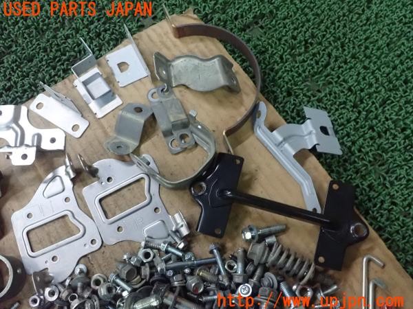 3UPJ=27220720]アウトランダーPHEV(GG2W)前期 ネジ・ナット・ステー類 ジャンク_m2