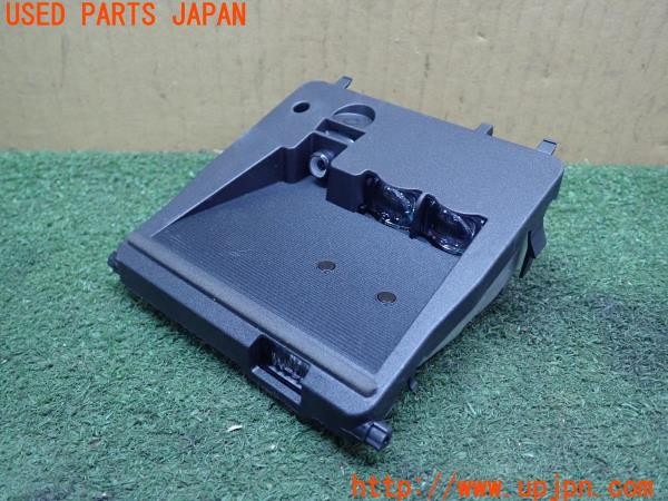 3UPJ=27340560]エスクァイア(ZWR80G)純正 88181-0W140 フロントカメラ 中古_m0
