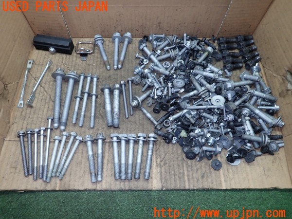 3UPJ=27560720]BMW 523i(XG20 F10) ネジ・ナット・ステー類 セット ジャンク_m0
