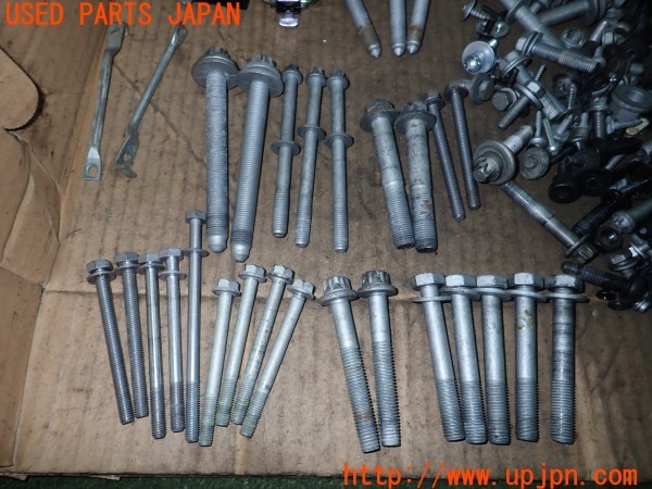 3UPJ=27560720]BMW 523i(XG20 F10) ネジ・ナット・ステー類 セット ジャンク_m2