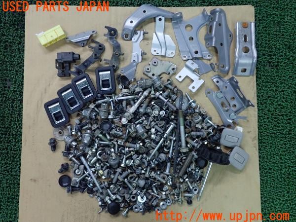 3UPJ=27740720]レクサス RX350(GGL10W)ネジ・ナット・ステー類 ジャンク_m0