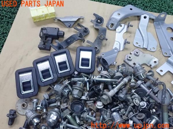 3UPJ=27740720]レクサス RX350(GGL10W)ネジ・ナット・ステー類 ジャンク_m2