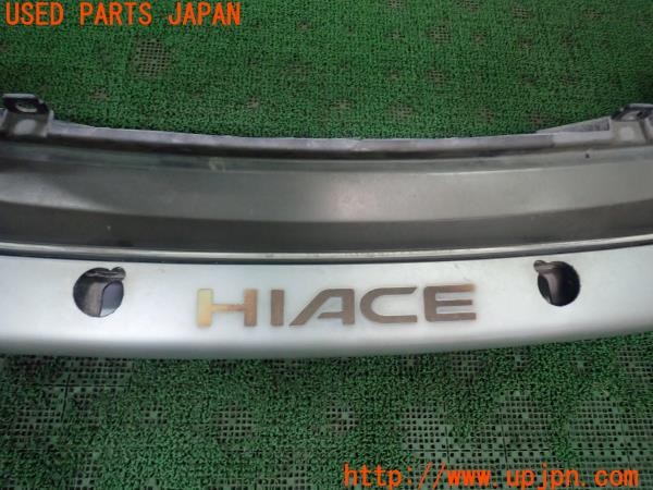 3UPJ=27890048]ハイエースワゴン(KZH106W)純正 52119-26200 フロントバンパー フォグランプ付き 中古_m2