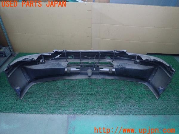 3UPJ=27890048]ハイエースワゴン(KZH106W)純正 52119-26200 フロントバンパー フォグランプ付き 中古_m3