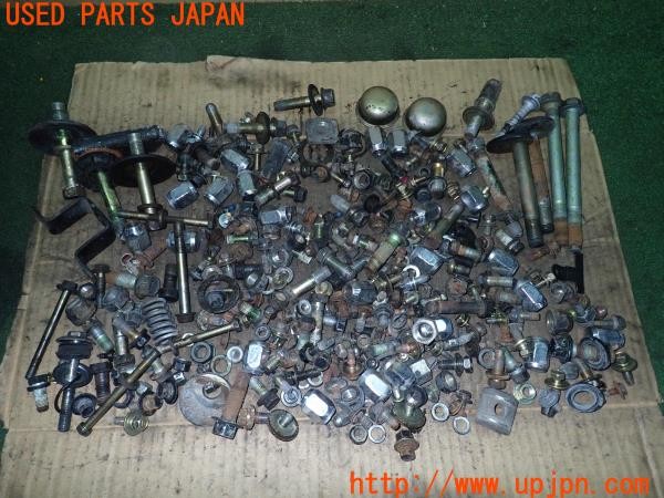 3UPJ=27890720]ハイエースワゴン(KZH106W)ネジ・ナット・ステー類 セット ジャンク_m0