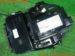 3UPJ=27920579]ベンツ C220 d ステーションワゴン(205214 S205)純正 ワイヤレス充電器 センターコンソール ドリンクホルダー トリム付 中古_s2