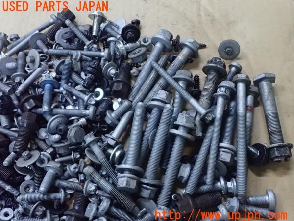 3UPJ=27920720]ベンツ C220 d ステーションワゴン(205214 S205)ネジ・ナット・ステー類 ジャンク_m1