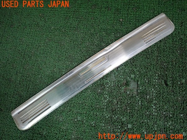 3UPJ=28010012]ランクル100(UZJ100W)前期 純正 リアバンパーステップガード 中古_m1
