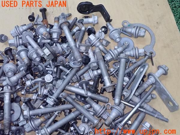 3UPJ=28140720]プジョー 5008 GTブルーHDi(P87AH01)ネジ・ナット・ステー類 セット ジャンク_m1