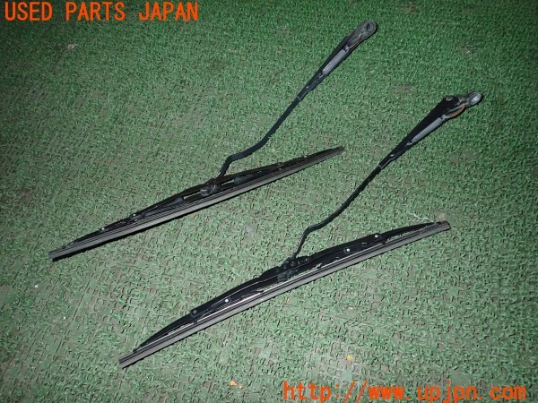 3UPJ=28170001]アルファロメオ スパイダー(115)BOSCH ボッシュ フロントワイパーアーム 中古_m1