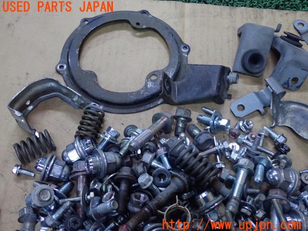3UPJ=28200720]アウトランダーPHEV(GG2W)前期 ネジ・ナット・ステー類 ジャンク_m2