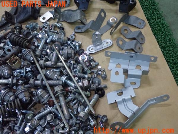 3UPJ=28200720]アウトランダーPHEV(GG2W)前期 ネジ・ナット・ステー類 ジャンク_m3