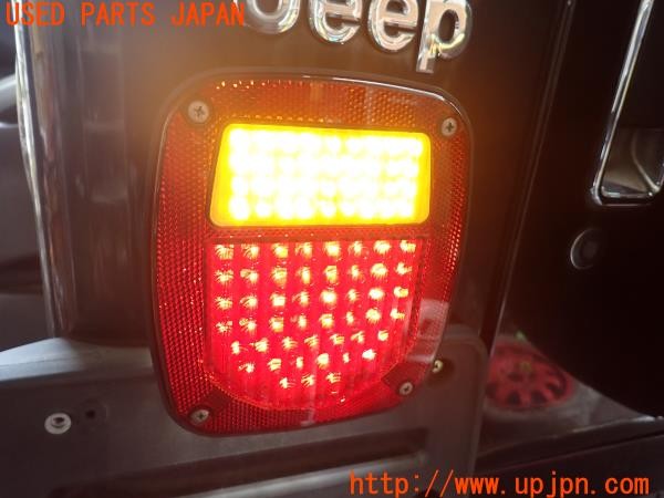 3UPJ=28280547]ジープ ラングラー(TJ40S)VALENS VS-L131 テールランプ 中古_m4