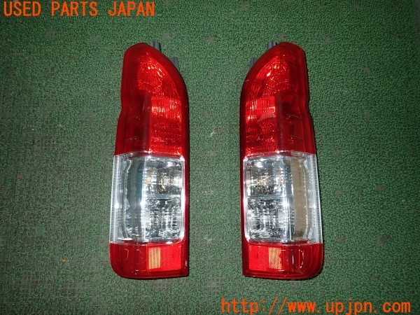 3UPJ=28300547]ハイエースバン 200系(TRH200V 3型)社外 テールランプ 中古_m0