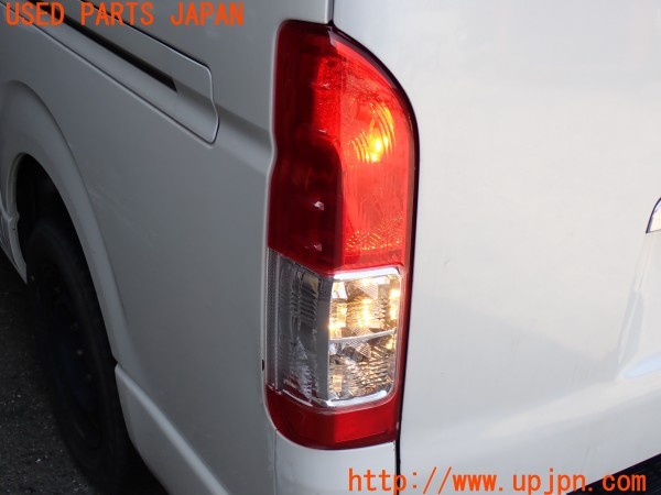 3UPJ=28300547]ハイエースバン 200系(TRH200V 3型)社外 テールランプ 中古_m4