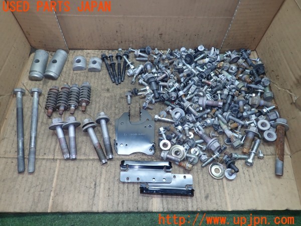 3UPJ=28300720]ハイエースバン 200系(TRH200V 3型)ネジ・ナット・ステー類 セット ジャンク_m0
