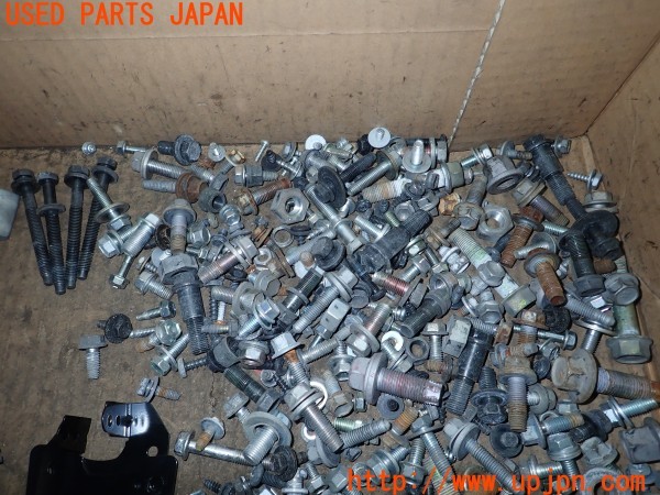 3UPJ=28300720]ハイエースバン 200系(TRH200V 3型)ネジ・ナット・ステー類 セット ジャンク_m3