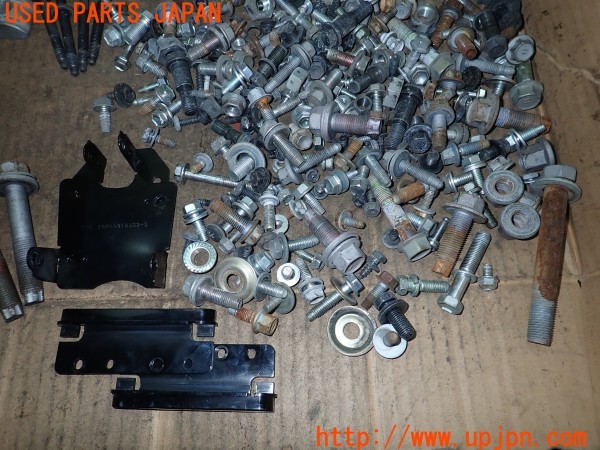 3UPJ=28300720]ハイエースバン 200系(TRH200V 3型)ネジ・ナット・ステー類 セット ジャンク_m4