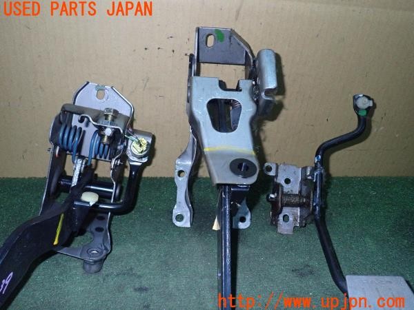 3UPJ=28390630]シビック タイプR(EP3)前期 純正 ペダルセット アクセル ブレーキ クラッチ RAZO レッツォ ペダルカバー付き 中古_m3