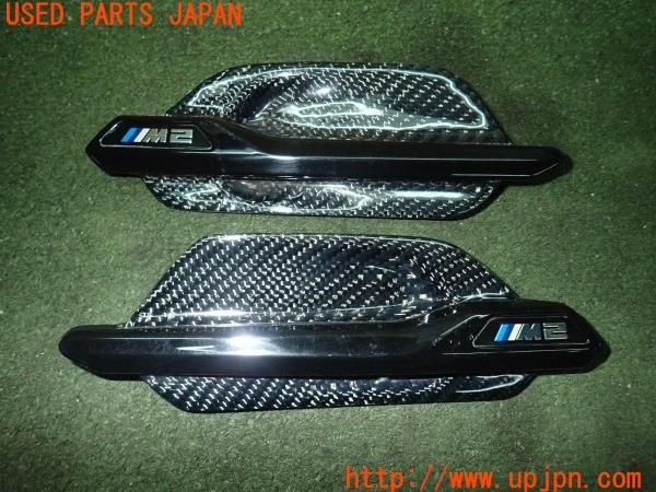 3UPJ=28480012]BMW M2 クーペ(1H30G F87)純正 フロントフェンダーガーニッシュ 社外 カーボン調カバー付き 中古_m0