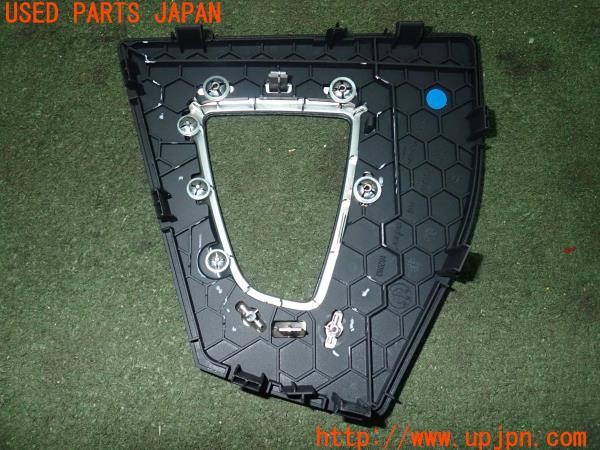 3UPJ=28480615]BMW M2 クーペ(1H30G F87)純正 シフトパネル 右ハンドル 社外 カーボン調カバー付き 中古_m4