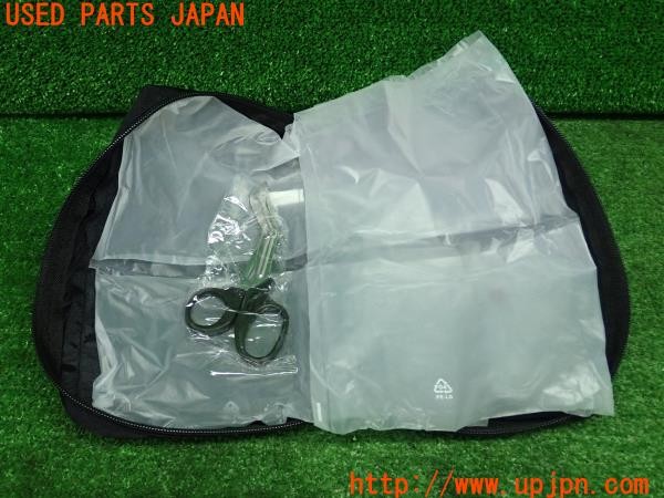 3UPJ=28560001]ベンツ GLA250 4MATIC(156946 X156系)純正 ファーストエイドキット ケース・ハサミのみ 中古_m2
