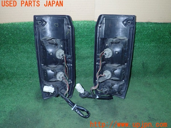 3UPJ=28620547]ランクルプラド(KZJ78W)後期 DEPO デポ 01-212-1974R-R テールランプ 中古_m1