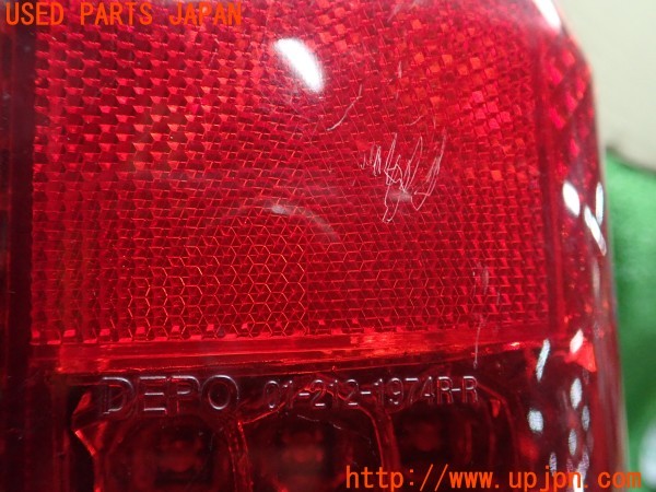 3UPJ=28620547]ランクルプラド(KZJ78W)後期 DEPO デポ 01-212-1974R-R テールランプ 中古_m2