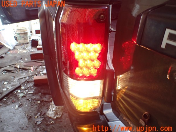 3UPJ=28620547]ランクルプラド(KZJ78W)後期 DEPO デポ 01-212-1974R-R テールランプ 中古_m3