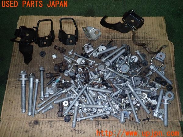 3UPJ=28690720]ベンツ CLA200 d(118312M C118)ネジ・ナット・ステー類 セット ジャンク_m0