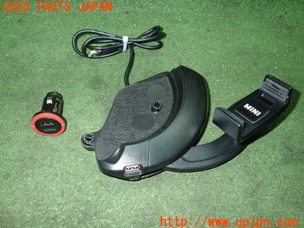 3UPJ=28710652]BMW ミニ(MINI)クーパー(XM15 F56)純正 MINI Click & Drive System スマホホルダー 純正 シガーソケット付き 中古_m0