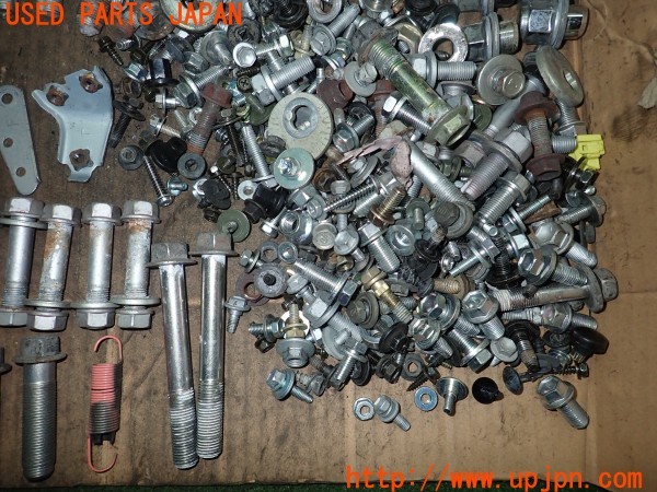 3UPJ=28920720]セルシオ(UCF31)後期 ネジ・ナット・ステー類 セット ジャンク_m4